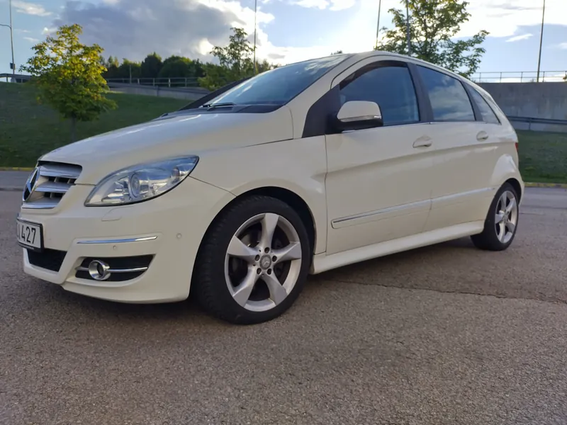Mercedes-Benz B-Class, 2011