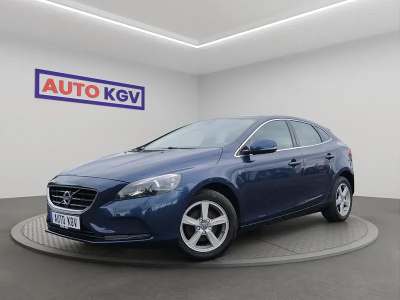 Volvo V40, 2015