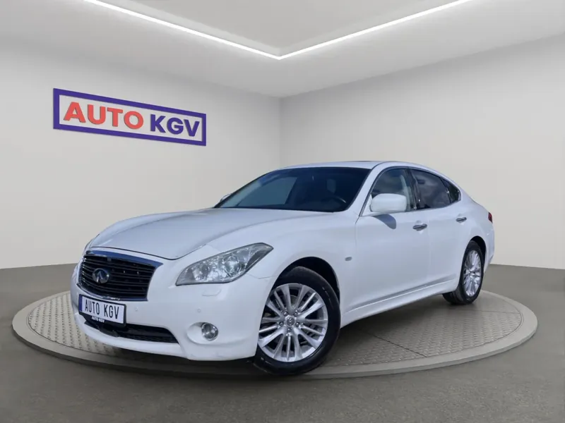 Infiniti M30, 2011