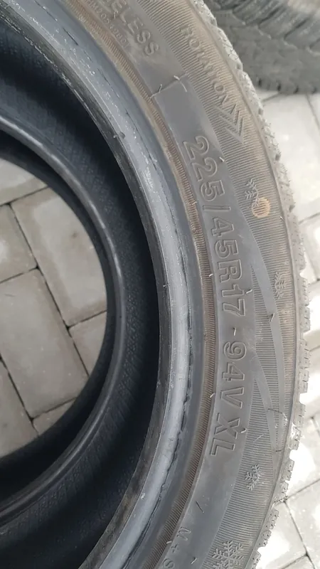 Zmax Winterhawke I 225/45 R17