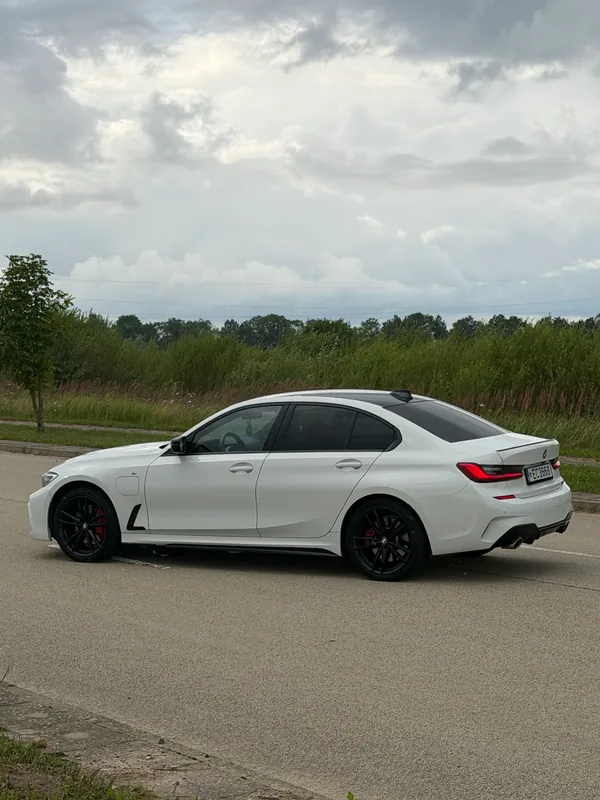 BMW 330, 2019