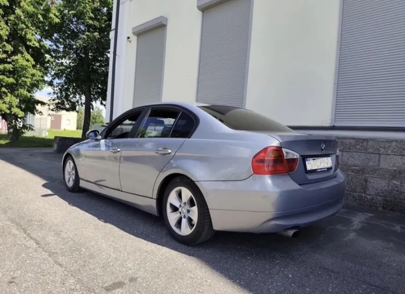 BMW 320i, 2006