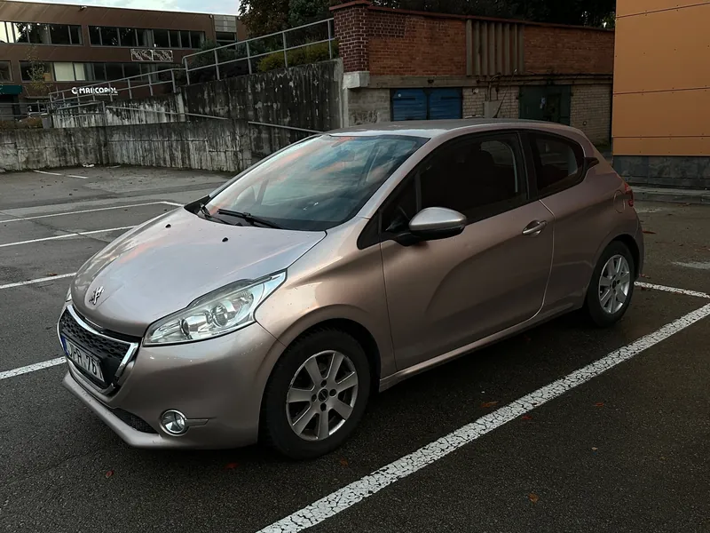 Peugeot 208, 2013