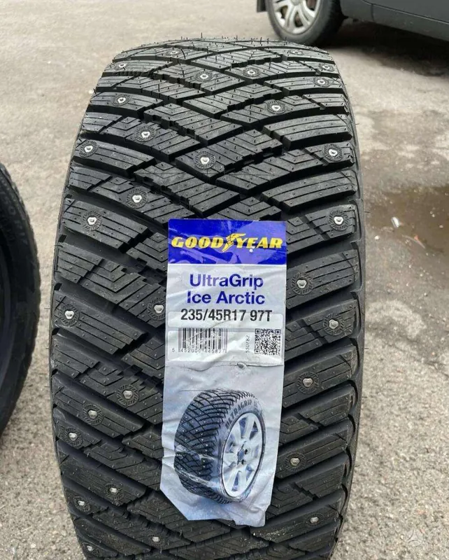 ULTRAGRIP ICE ARCTIC 97T XL 235/45 R17